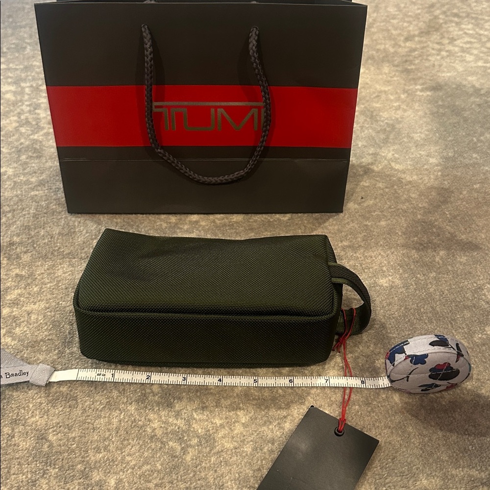 TUMI TRAVEL KIT / ACCESSORIES ARMY GREEN NWT - Picture 7 of 7